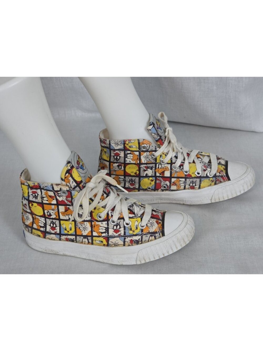 VTG 1993 Looney Tunes Keds High Top Women's Size 8 Shoes Sneakers Tweety Bugs